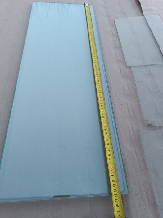 Скло 4-5(мм.)-різні куски