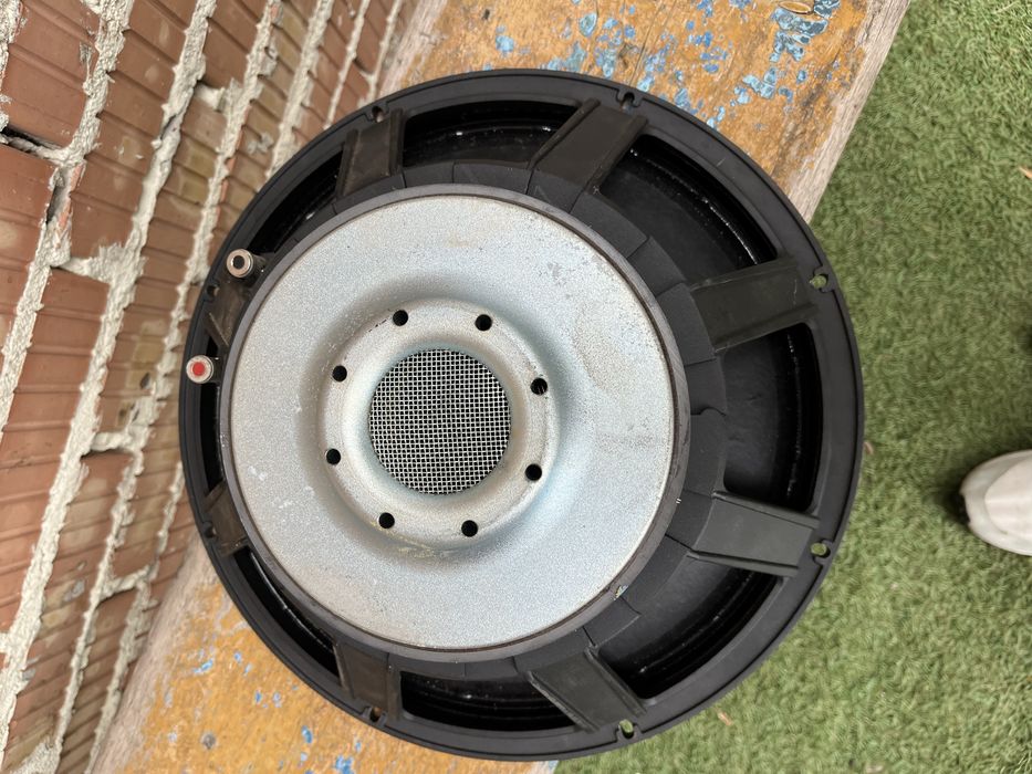 Продам пару динаміків по 400вт CELESTION FTR15-3070C