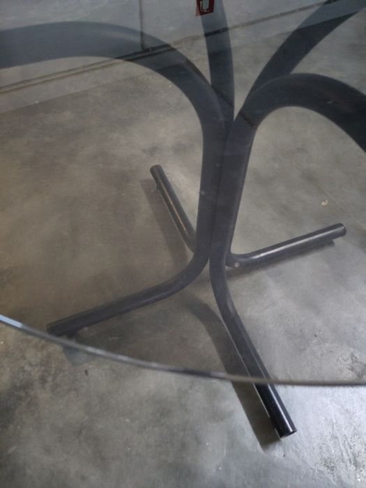 Mesa com tampo de vidro