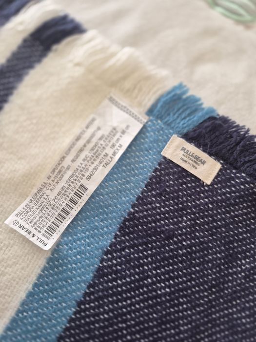 Écharpe  comprida  Pull&Bear.