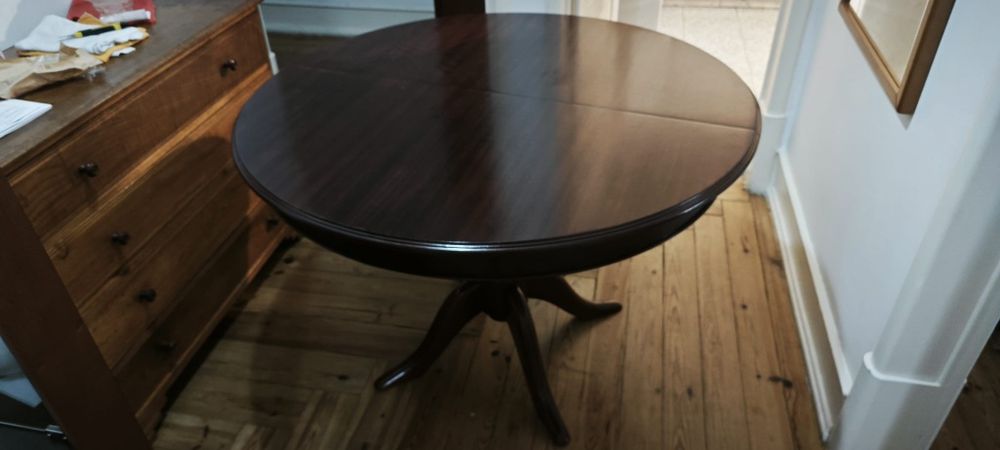 Mesa extensível e 6 cadeiras