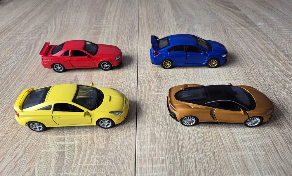Cztery wspaniałe sportowe modele Welly skala 1:34