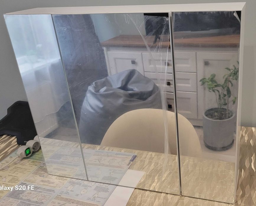 Szafka Łazienkowa z lustrem . Wisząca . Nowa 70,5x15x60,5cm