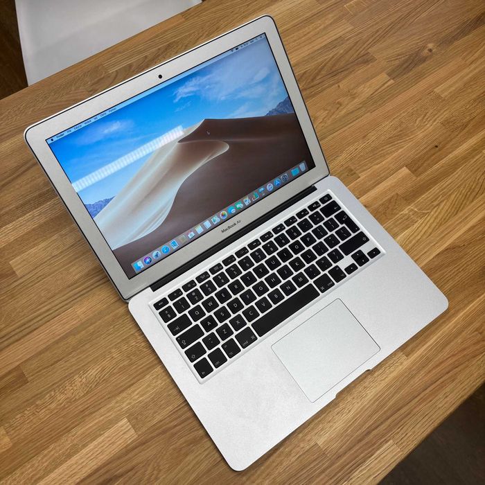 MacBook Air 2015 13 cali Intel i5 8 GB RAM