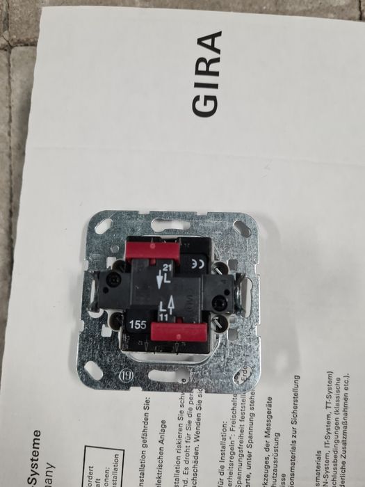 Przycisk zwierny podwójny Gira System 55 nr. 015500