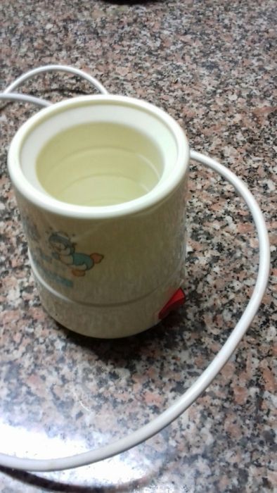 Aquecedor de biberões chicco.