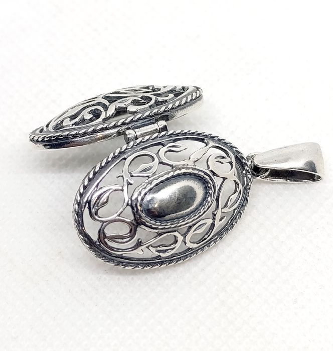 Wisiorek srebrny - sekretnik