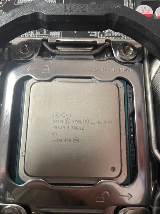 E5-1620 V2 в зборі з ОЗУ та кулером