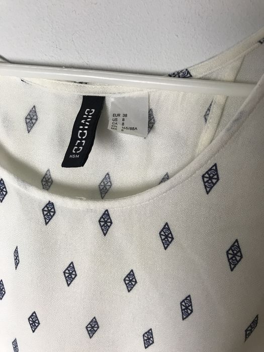 Biała krótka bluzka, crop top z wiskozy granatowe wzory H&M