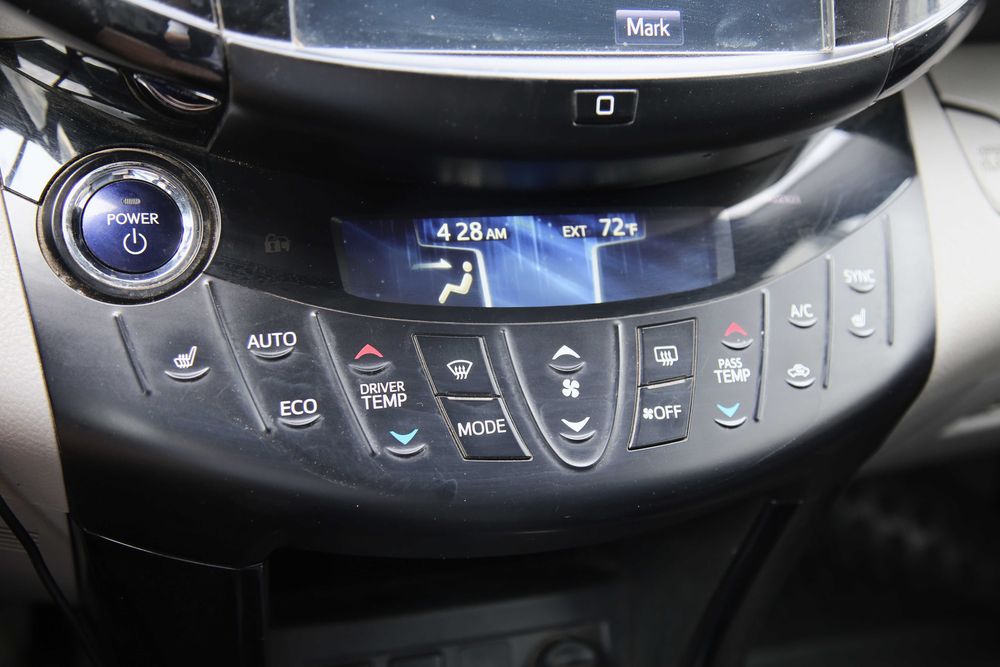 Продам Toyota RAV 4 EV