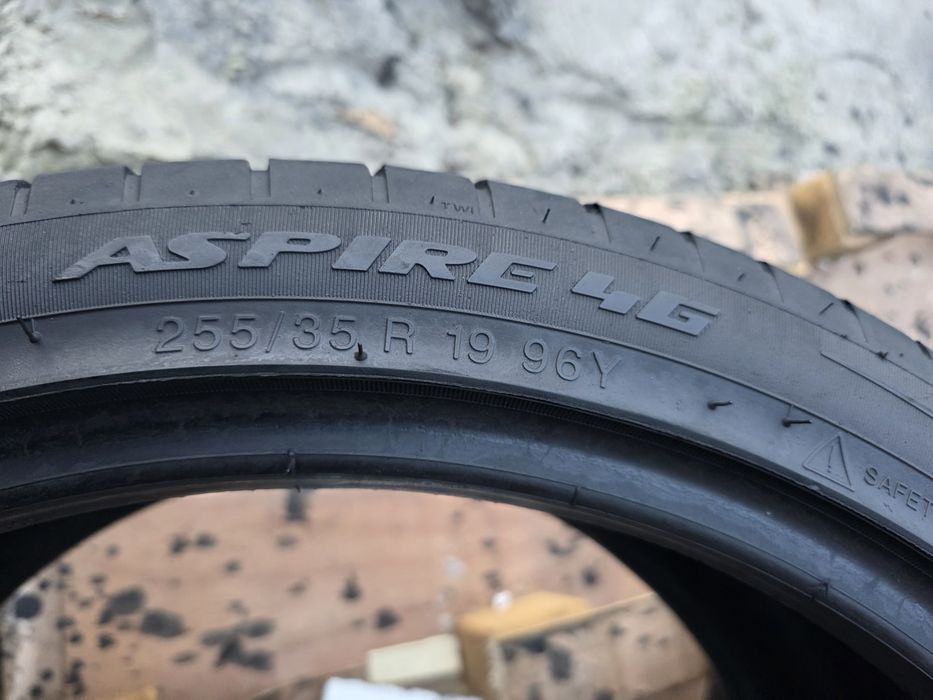 Шини літні пара 255/35 r19  Apollo