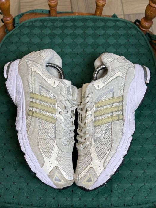 Оригінальні кросівки “Adidas Response CL”