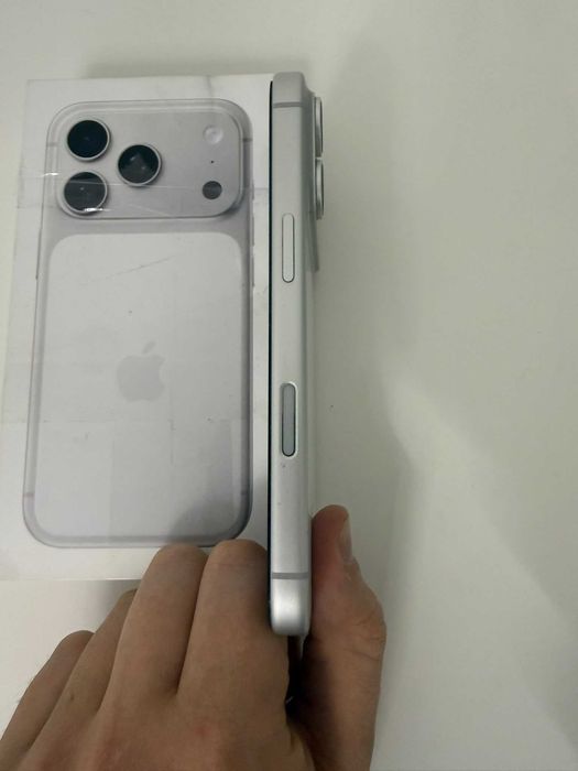 iPhone 17pro 256gb silver