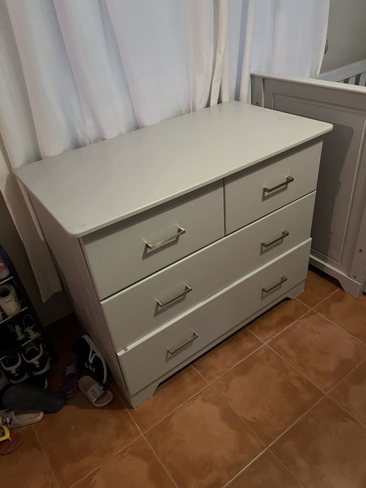 Berço para bebé com armario. cama de bebé