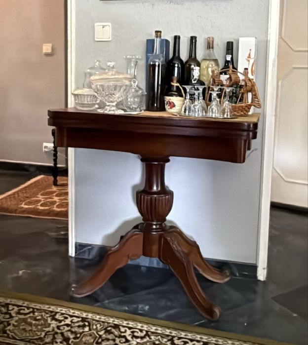 Elegante Mesa de Jogo Convertível / Consola de Apoio em Madeira Maciça