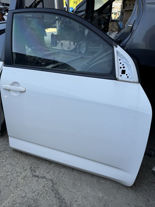 Дверь передняя правая Rav4 Рав 4 30 2005-2012