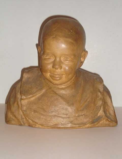 Escultura, Menina de Tranças - Autor: Teixeira Lopes