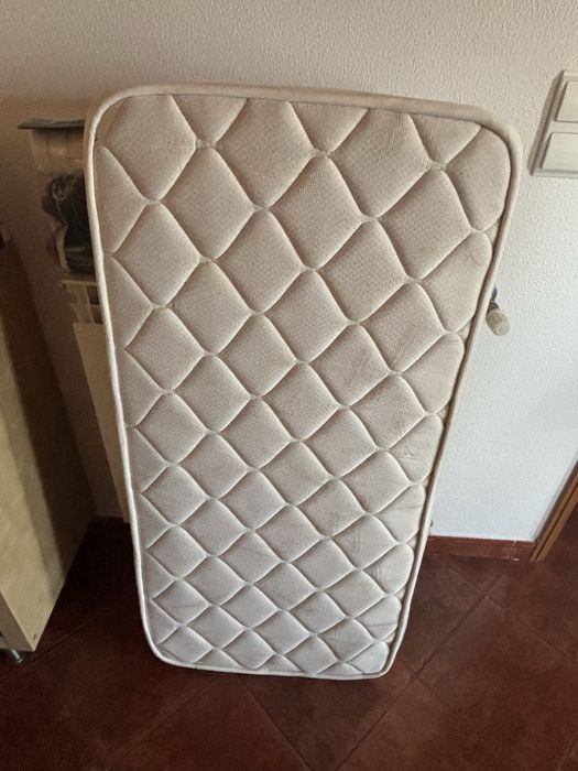 Cama  bebé + colchao , ler  descrição