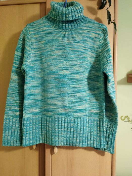 Golf kremowo-turkusowy