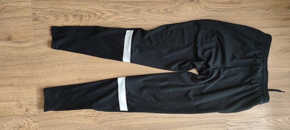 Nowe spodnie dresowe Nike