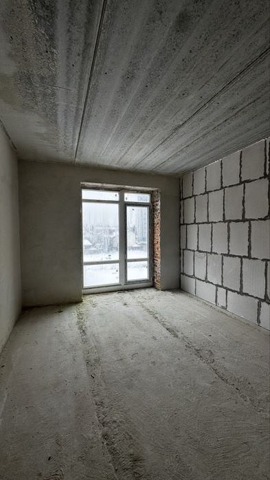 ЦЕНТР. 1к квартира з кухнею студією та видом на гори