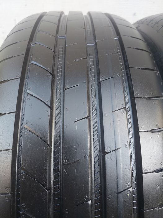 Шини  r18  215-50  Goodyear  2024 рік як Нові