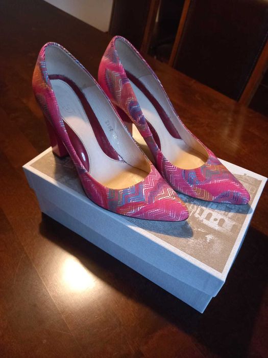 Piękne pantofle damskie, rozm. 38