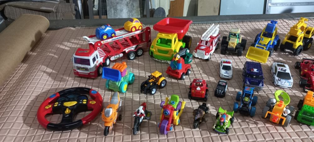 Дитячі іграшкові машинки/трактори/мотоцикли/авто поліції ,ціна за все