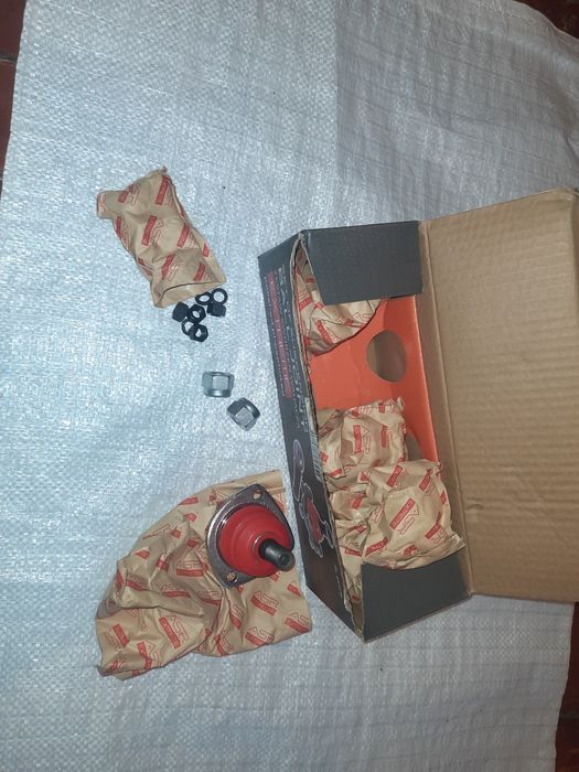 Продам шаровые новые комплект ваз2101-07 2000гр