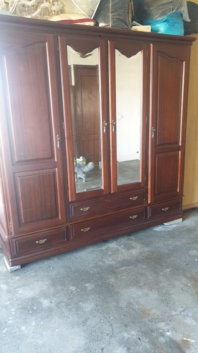 Vendo cama e Roupeiros como novos