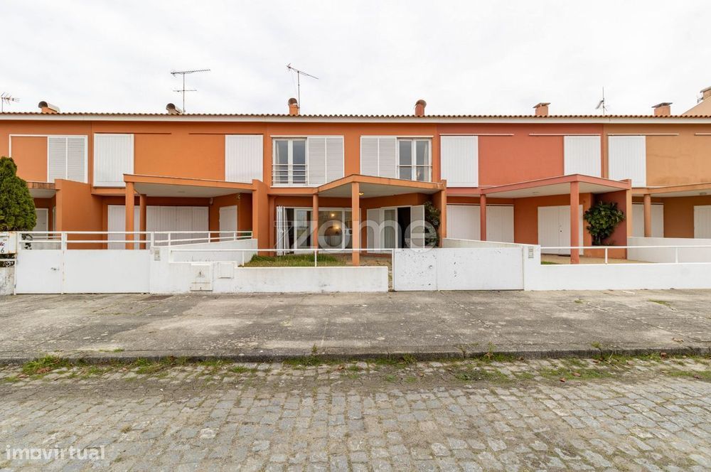 Moradia T4 com piscina para arrendamento em Esposende