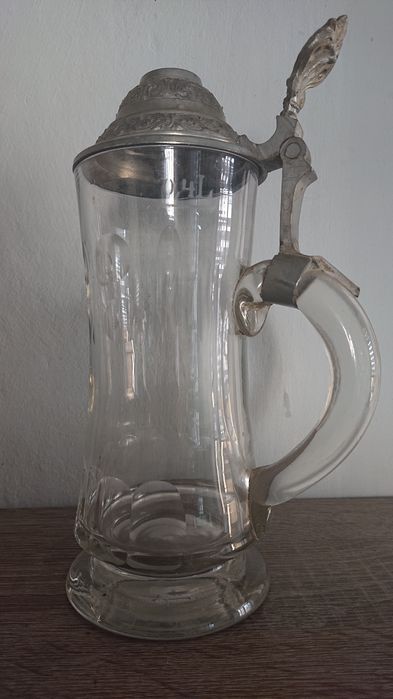 Stary kufel szklany.