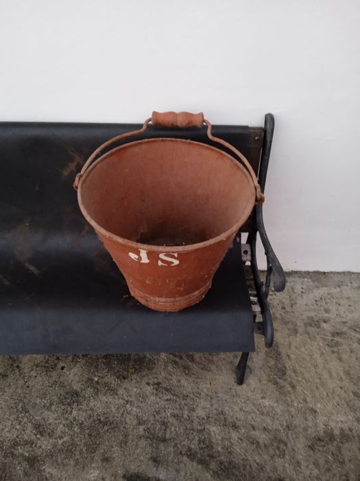 Latões antigos de 25L