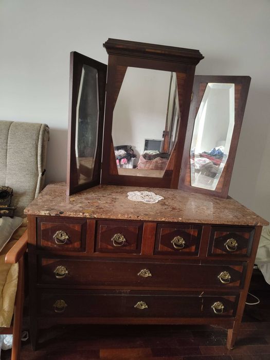 Cofre e mobília de casa