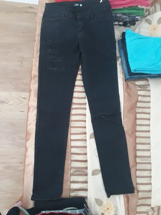 Czarne jeansy roz M