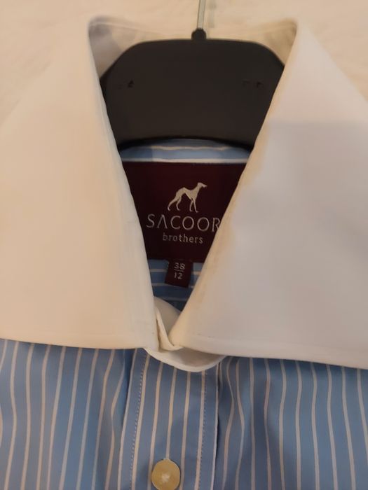 Camisa feminina da Sacoor riscas azuis e brancas