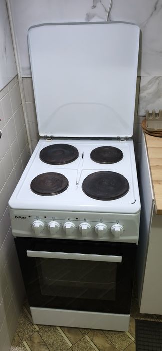 Fogão elétrico usado.