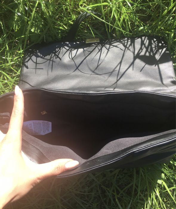 Сумочка с золотой фурнитурой, мягкая стильная