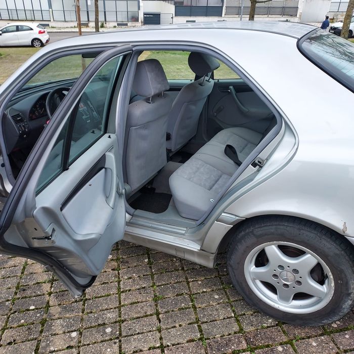 Vendo Mercedes C200 como novo