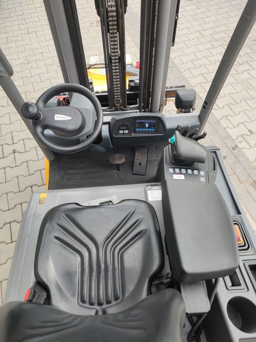 Sprzedam  elektryczny wózek widłowy Jungheinrich  EFG 216k.