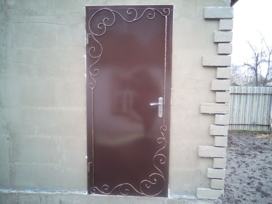 Металеві двері,забори,ворота, козирки, решітки.