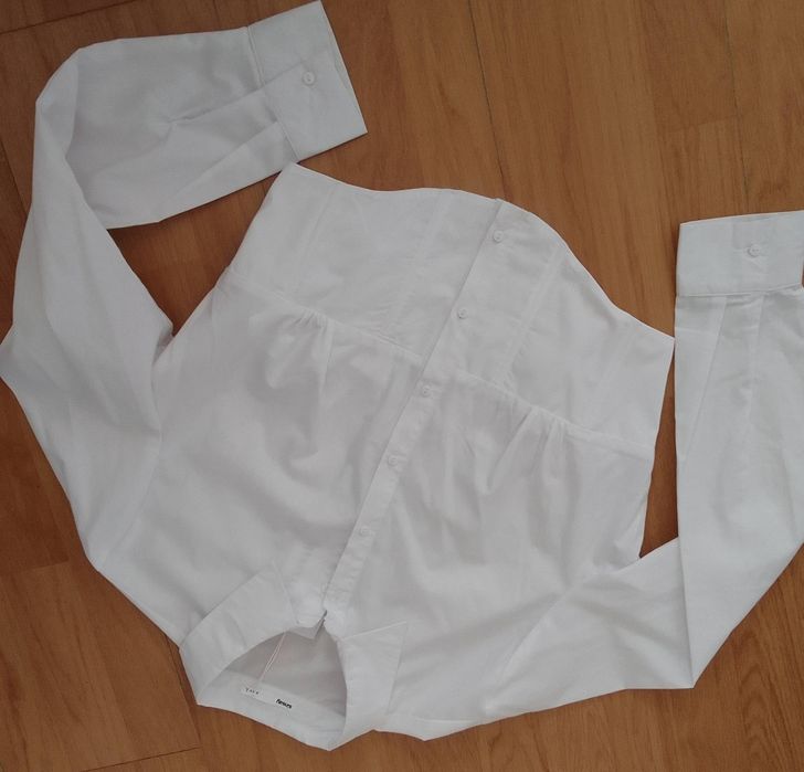 Biała koszula z gorsetową wstawką Sinsay