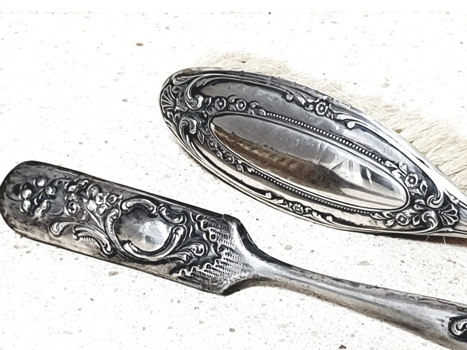 Conjunto de 2 antigas escovas com prata para restauro