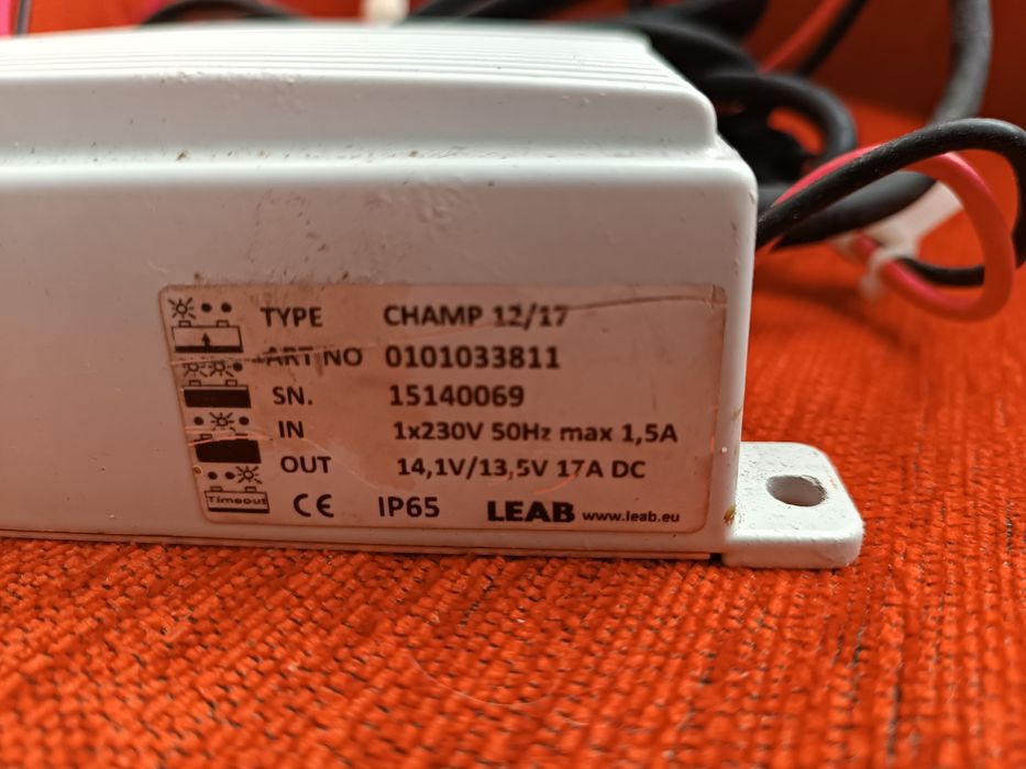 Carregador de bateria 230V a 12V