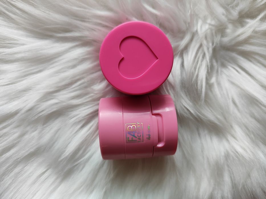 Róże do policzków w gąbeczce cushion