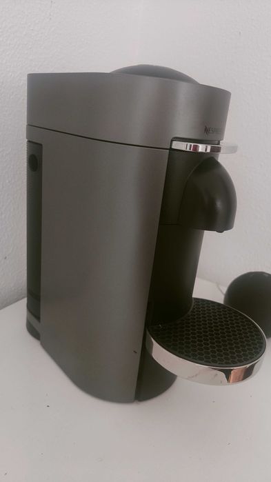 Máquina de café Nespresso Vertuo como nova