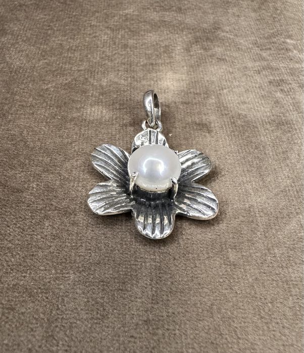 Medalha trevo em prata com perola