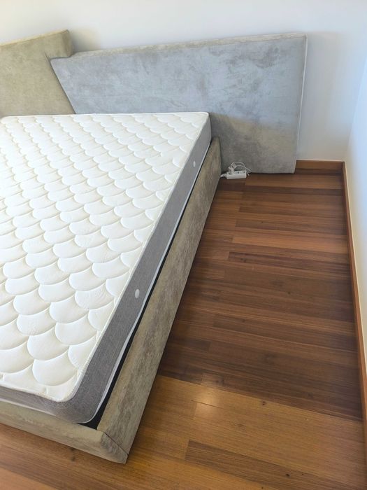 Cama de casal estofada (sem colchão)