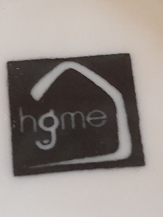 Chávenas com respetivos pratos design moderno