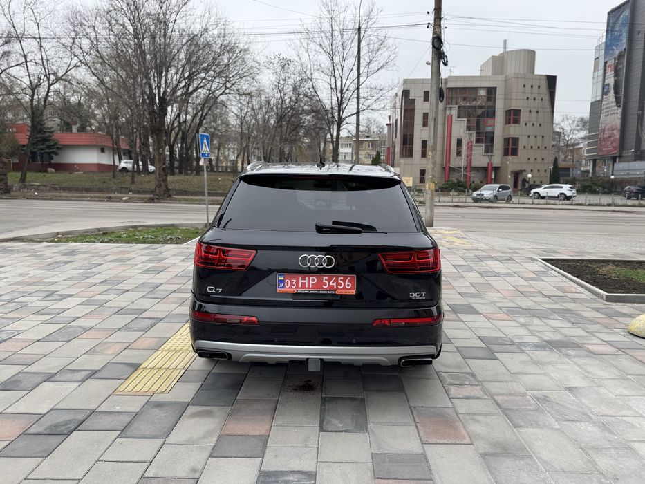 Продам Audi Q7 7 мест